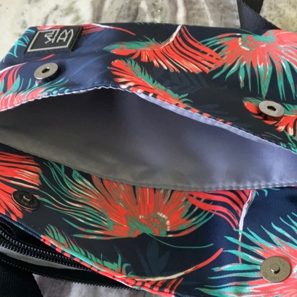 NWT IHKWIP luxury nylon convertible crossbody bag - Picture 7 of 14